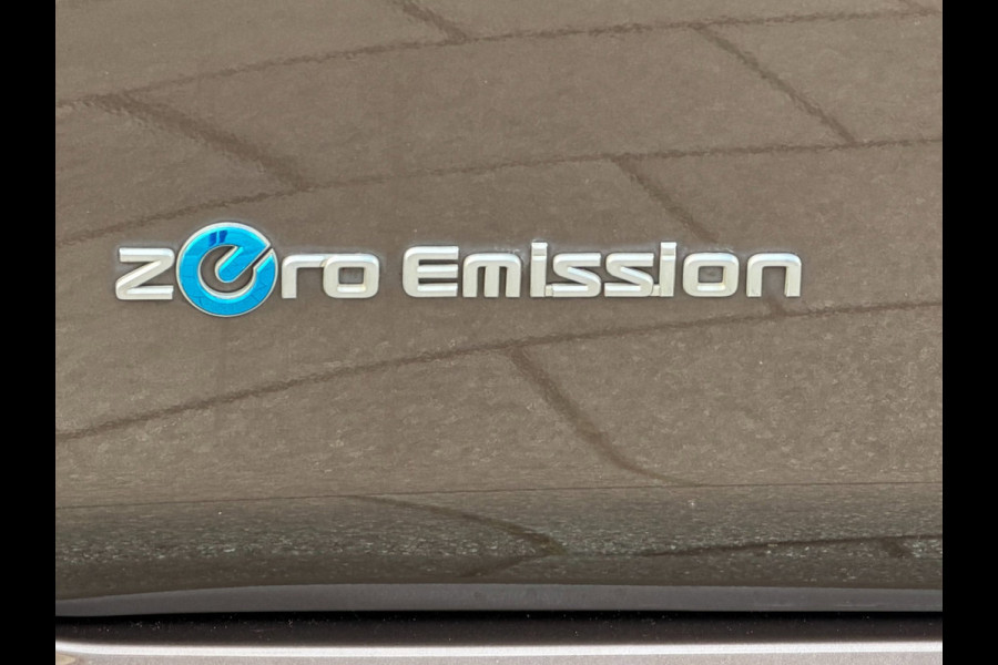Nissan Leaf Tekna 40 kWh - Automaat I Navigatie I Camera 360 I PDC I LED I Leer I Sport velgen I Dealer onderhouden