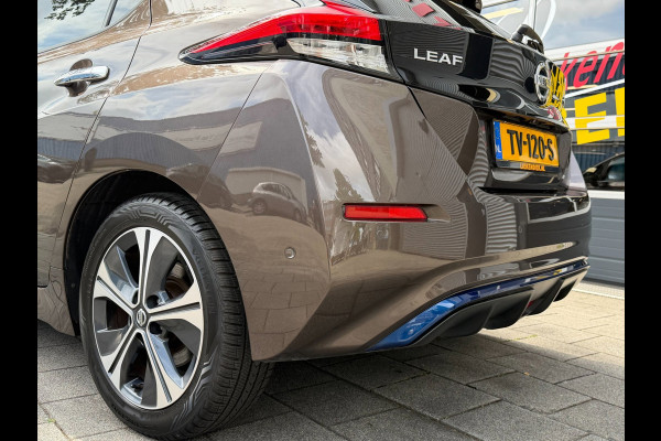 Nissan Leaf Tekna 40 kWh - Automaat I Navigatie I Camera 360 I PDC I LED I Leer I Sport velgen I Dealer onderhouden