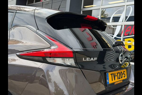 Nissan Leaf Tekna 40 kWh - Automaat I Navigatie I Camera 360 I PDC I LED I Leer I Sport velgen I Dealer onderhouden