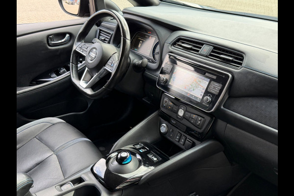 Nissan Leaf Tekna 40 kWh - Automaat I Navigatie I Camera 360 I PDC I LED I Leer I Sport velgen I Dealer onderhouden