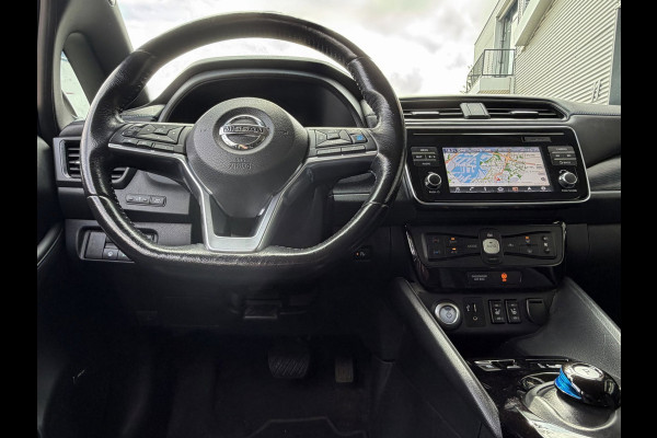 Nissan Leaf Tekna 40 kWh - Automaat I Navigatie I Camera 360 I PDC I LED I Leer I Sport velgen I Dealer onderhouden