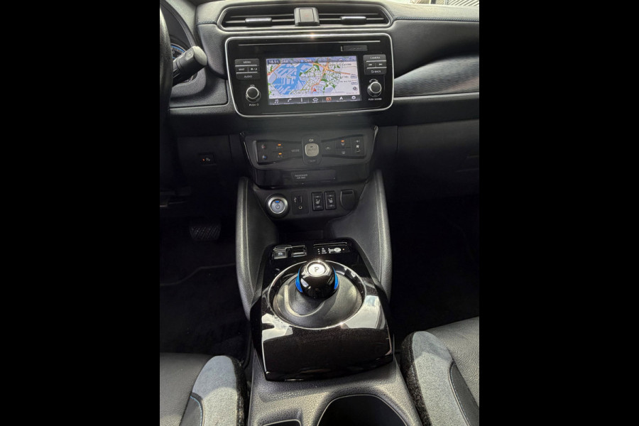 Nissan Leaf Tekna 40 kWh - Automaat I Navigatie I Camera 360 I PDC I LED I Leer I Sport velgen I Dealer onderhouden
