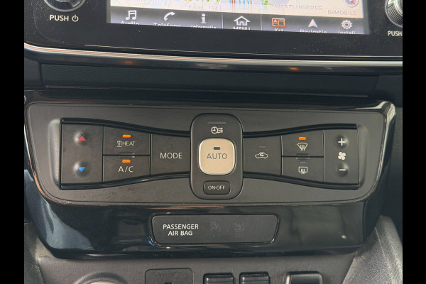 Nissan Leaf Tekna 40 kWh - Automaat I Navigatie I Camera 360 I PDC I LED I Leer I Sport velgen I Dealer onderhouden