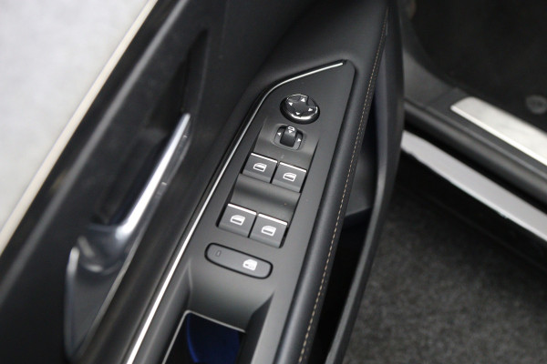 Peugeot 3008 1.2 PureTech 130 PK GT, Panoramadak, Trekhaak, Adap. Cruise Control, Carplay, Camera
