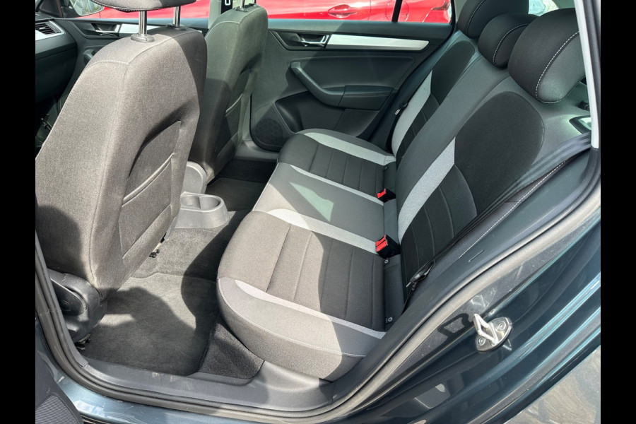 Škoda Rapid Spaceback 1.0 TSI Greentech Drive * PANO * TREKHAAK * AUTOMAAT *