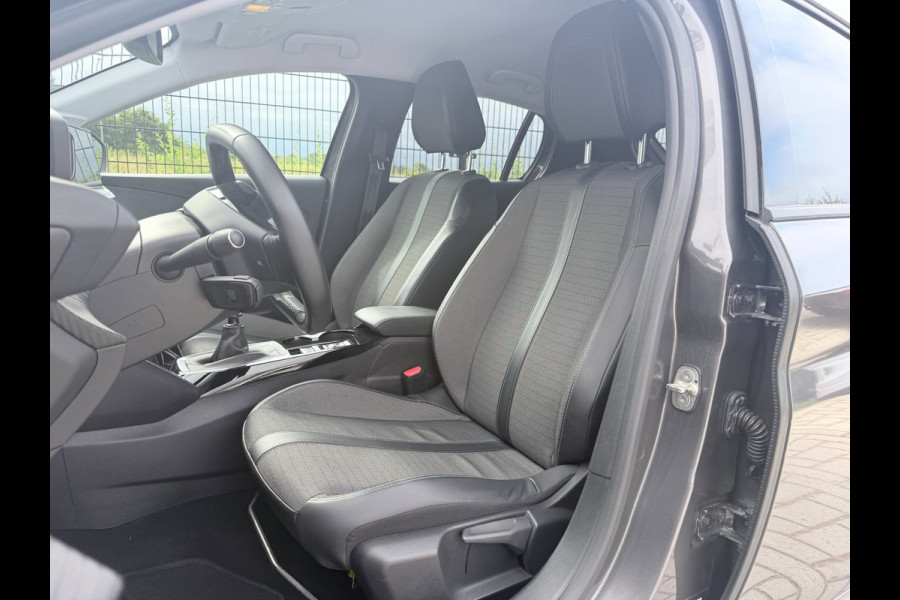 Peugeot 208 1.2 PureTech Blue Lease Allure | Camera | PDC | Carplay |