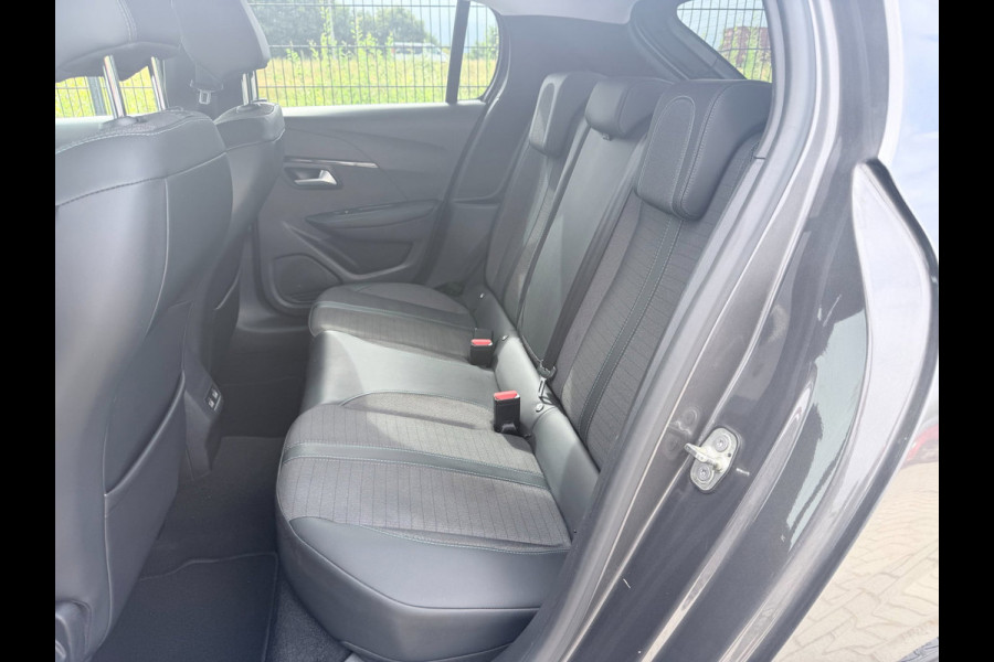 Peugeot 208 1.2 PureTech Blue Lease Allure | Camera | PDC | Carplay |
