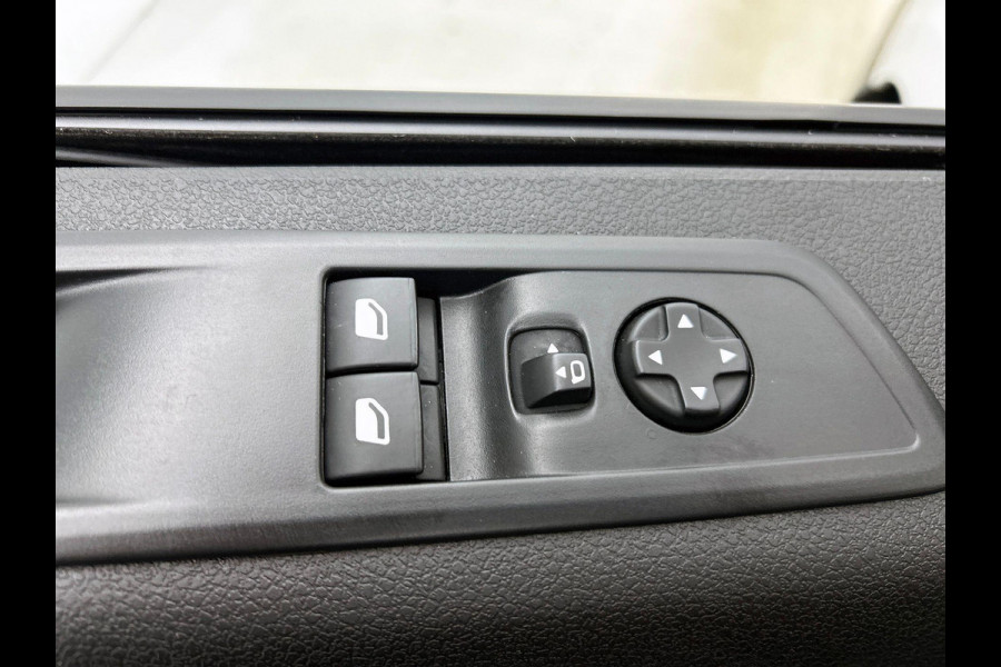 Opel Vivaro 145pk Automaat Dubbele Cabine L3H1 Navigatie Apple Carplay Cruise control Trekhaak