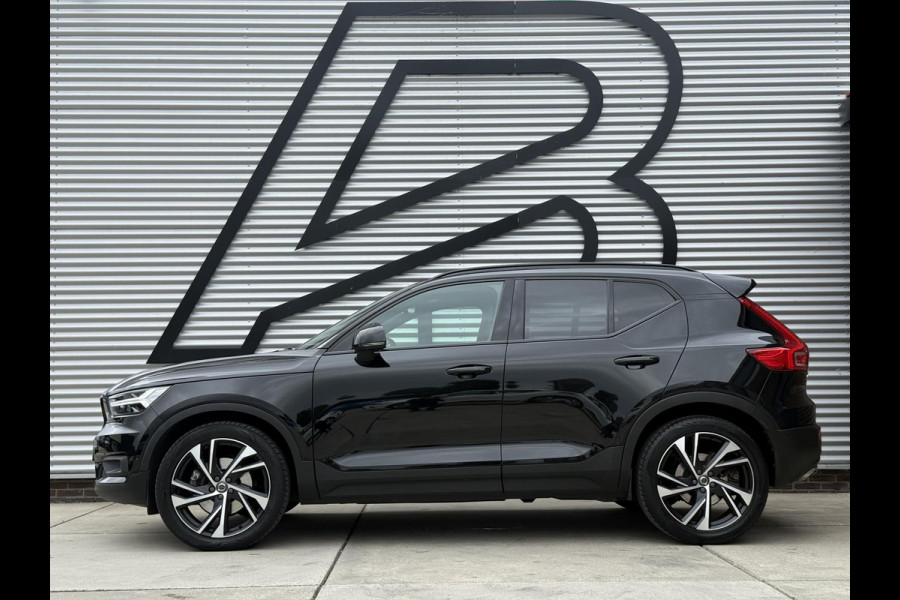 Volvo XC40 2.0 T5 AWD R-Design Intro Edition 1e Eigenaar|Pano|H&K|Camera|Trekhaak|Adap Cruise|Stuur+Stoel verw V+A|Carplay|Elek Achterklep|PDC V+A|N.A.P|APK tot 04-2027