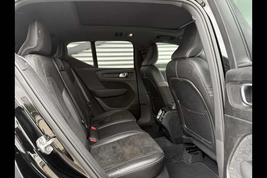 Volvo XC40 2.0 T5 AWD R-Design Intro Edition 1e Eigenaar|Pano|H&K|Camera|Trekhaak|Adap Cruise|Stuur+Stoel verw V+A|Carplay|Elek Achterklep|PDC V+A|N.A.P|APK tot 04-2027