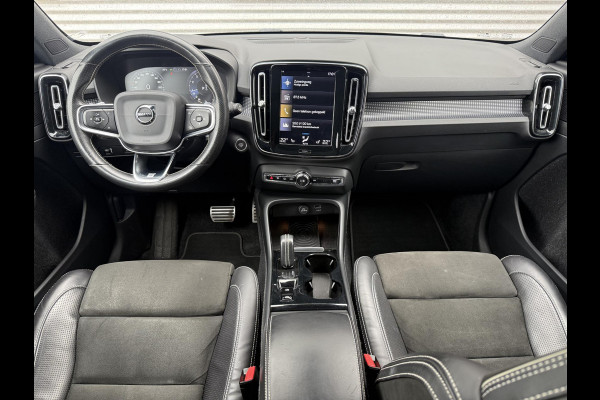Volvo XC40 2.0 T5 AWD R-Design Intro Edition 1e Eigenaar|Pano|H&K|Camera|Trekhaak|Adap Cruise|Stuur+Stoel verw V+A|Carplay|Elek Achterklep|PDC V+A|N.A.P|APK tot 04-2027