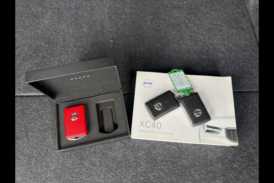 Volvo XC40 2.0 T5 AWD R-Design Intro Edition 1e Eigenaar|Pano|H&K|Camera|Trekhaak|Adap Cruise|Stuur+Stoel verw V+A|Carplay|Elek Achterklep|PDC V+A|N.A.P|APK tot 04-2027