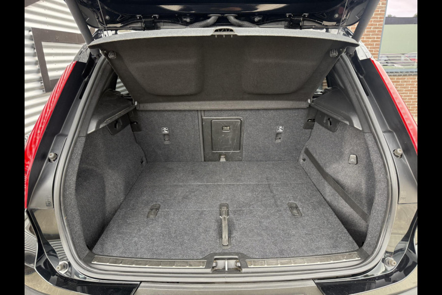 Volvo XC40 2.0 T5 AWD R-Design Intro Edition 1e Eigenaar|Pano|H&K|Camera|Trekhaak|Adap Cruise|Stuur+Stoel verw V+A|Carplay|Elek Achterklep|PDC V+A|N.A.P|APK tot 04-2027