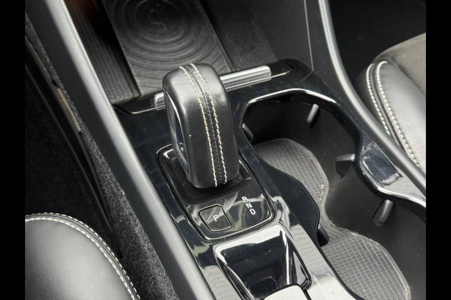 Volvo XC40 2.0 T5 AWD R-Design Intro Edition 1e Eigenaar|Pano|H&K|Camera|Trekhaak|Adap Cruise|Stuur+Stoel verw V+A|Carplay|Elek Achterklep|PDC V+A|N.A.P|APK tot 04-2027