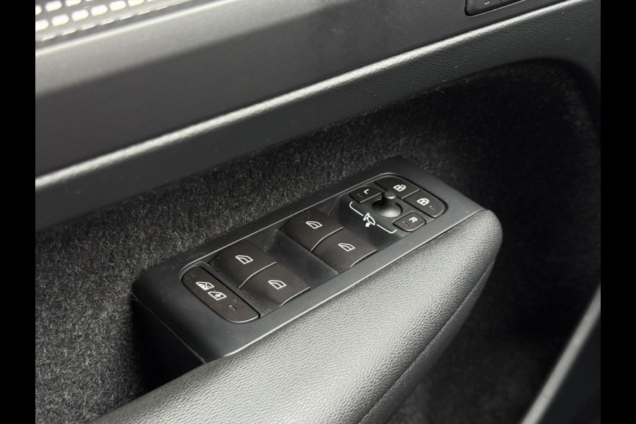 Volvo XC40 2.0 T5 AWD R-Design Intro Edition 1e Eigenaar|Pano|H&K|Camera|Trekhaak|Adap Cruise|Stuur+Stoel verw V+A|Carplay|Elek Achterklep|PDC V+A|N.A.P|APK tot 04-2027