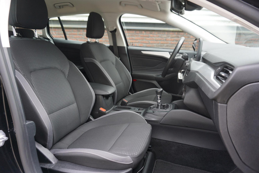 Ford FOCUS Wagon 1.0 EcoB.125PK Hybrid Business/Camera/1e Eigenaar/ Metallic Black.