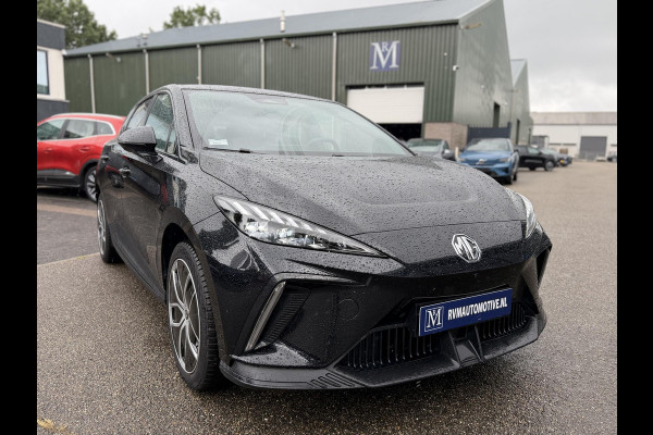 MG Mg4 electric Luxury 64 kWh | 360 CAMERA| 7 JAAR MG GARANTIE T/M 07-2031| ELEK. STOEL| DODE HOEK SENSOR| STOEL + STUURVERWARMING| ADAPTIVE CRUISE CONTROL |