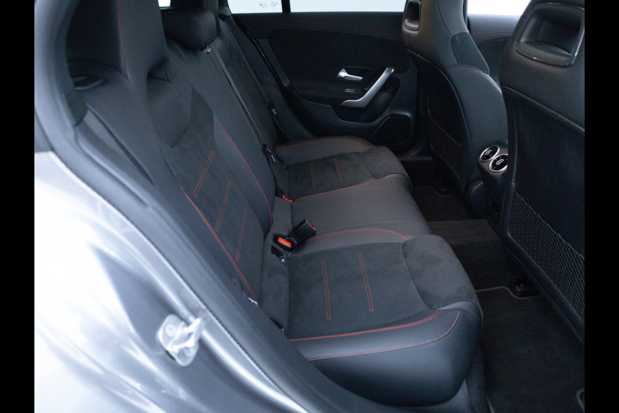 Mercedes-Benz CLA-Klasse Shooting Brake 250 e AMG Line Night Pack 218 PK | Panoramadak | 19 inch | Stoelverwarming | Navigatie | Sfeerverlichting Camera, Car-play, Afn. trekhaak, Multibeam led