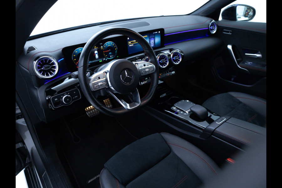 Mercedes-Benz CLA-Klasse Shooting Brake 250 e AMG Line Night Pack 218 PK | Panoramadak | 19 inch | Stoelverwarming | Navigatie | Sfeerverlichting Camera, Car-play, Afn. trekhaak, Multibeam led