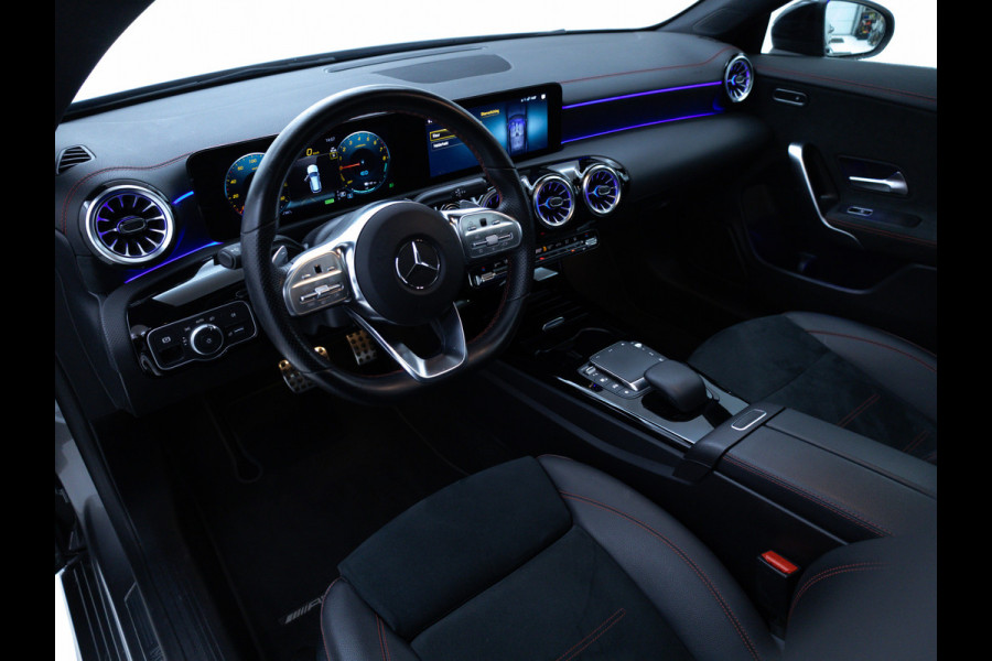 Mercedes-Benz CLA-Klasse Shooting Brake 250 e AMG Line Night Pack 218 PK | Panoramadak | 19 inch | Stoelverwarming | Navigatie | Sfeerverlichting Camera, Car-play, Afn. trekhaak, Multibeam led