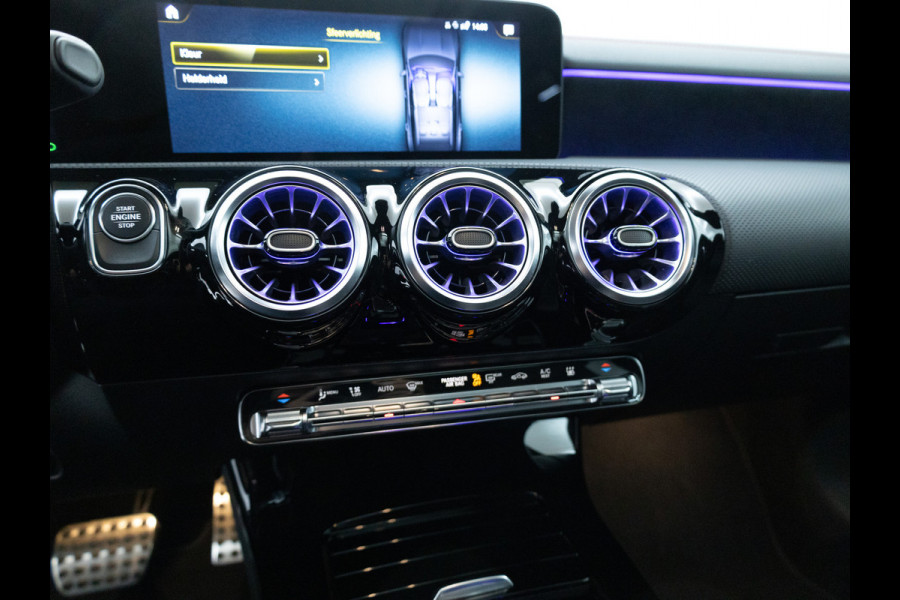 Mercedes-Benz CLA-Klasse Shooting Brake 250 e AMG Line Night Pack 218 PK | Panoramadak | 19 inch | Stoelverwarming | Navigatie | Sfeerverlichting Camera, Car-play, Afn. trekhaak, Multibeam led