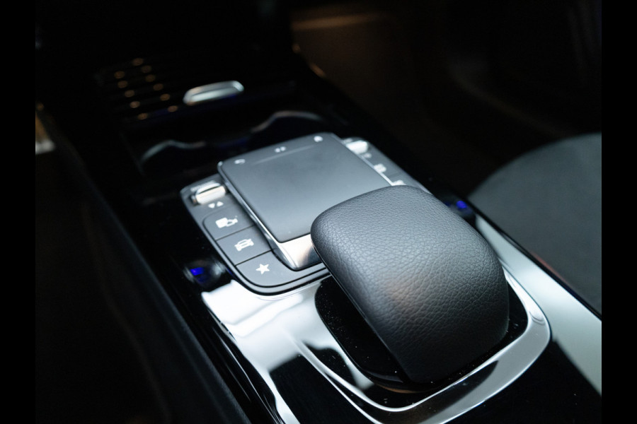 Mercedes-Benz CLA-Klasse Shooting Brake 250 e AMG Line Night Pack 218 PK | Panoramadak | 19 inch | Stoelverwarming | Navigatie | Sfeerverlichting Camera, Car-play, Afn. trekhaak, Multibeam led