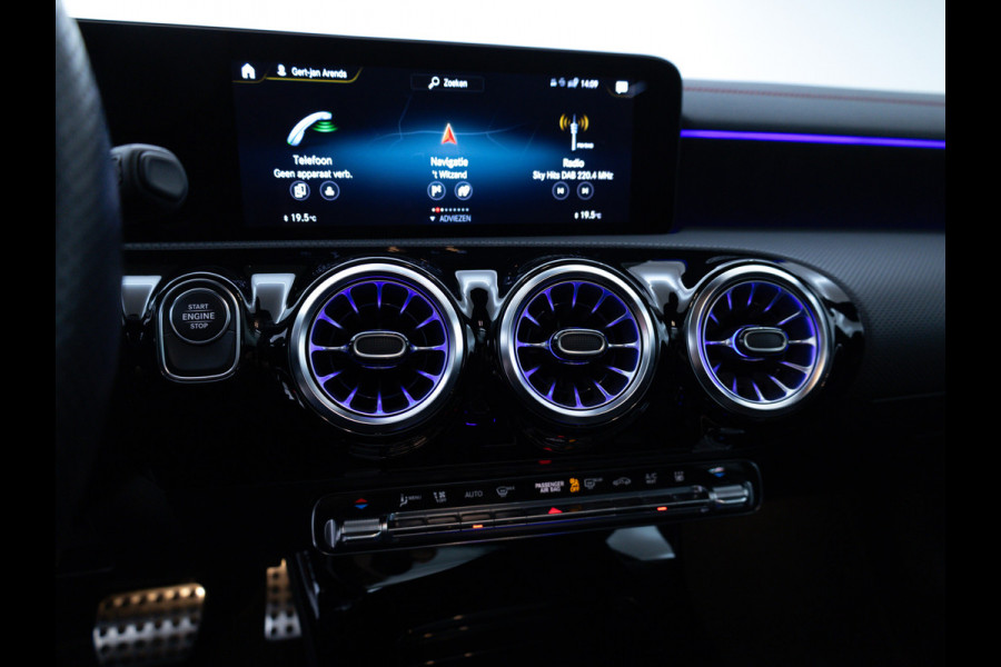 Mercedes-Benz CLA-Klasse Shooting Brake 250 e AMG Line Night Pack 218 PK | Panoramadak | 19 inch | Stoelverwarming | Navigatie | Sfeerverlichting Camera, Car-play, Afn. trekhaak, Multibeam led