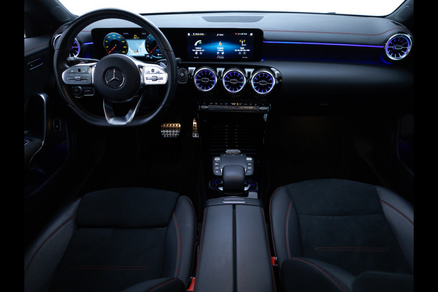 Mercedes-Benz CLA-Klasse Shooting Brake 250 e AMG Line Night Pack 218 PK | Panoramadak | 19 inch | Stoelverwarming | Navigatie | Sfeerverlichting Camera, Car-play, Afn. trekhaak, Multibeam led