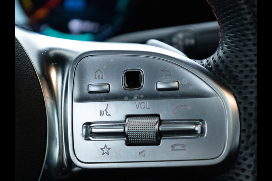 Mercedes-Benz CLA-Klasse Shooting Brake 250 e AMG Line Night Pack 218 PK | Panoramadak | 19 inch | Stoelverwarming | Navigatie | Sfeerverlichting Camera, Car-play, Afn. trekhaak, Multibeam led