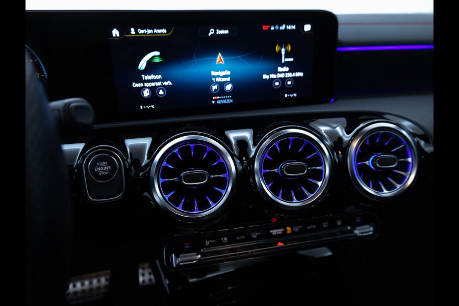 Mercedes-Benz CLA-Klasse Shooting Brake 250 e AMG Line Night Pack 218 PK | Panoramadak | 19 inch | Stoelverwarming | Navigatie | Sfeerverlichting Camera, Car-play, Afn. trekhaak, Multibeam led