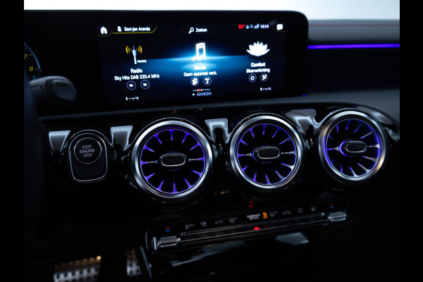 Mercedes-Benz CLA-Klasse Shooting Brake 250 e AMG Line Night Pack 218 PK | Panoramadak | 19 inch | Stoelverwarming | Navigatie | Sfeerverlichting Camera, Car-play, Afn. trekhaak, Multibeam led