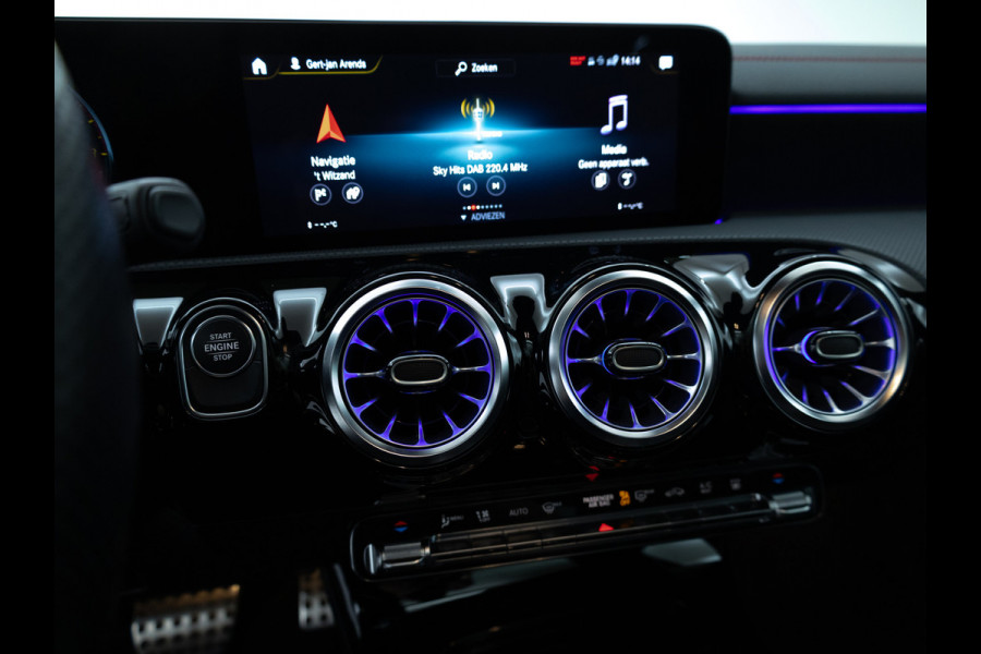Mercedes-Benz CLA-Klasse Shooting Brake 250 e AMG Line Night Pack 218 PK | Panoramadak | 19 inch | Stoelverwarming | Navigatie | Sfeerverlichting Camera, Car-play, Afn. trekhaak, Multibeam led