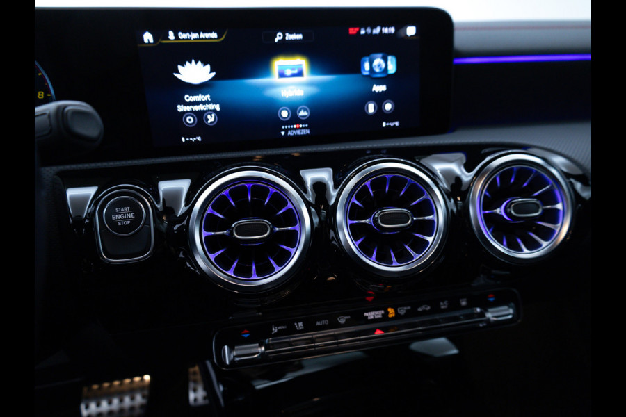 Mercedes-Benz CLA-Klasse Shooting Brake 250 e AMG Line Night Pack 218 PK | Panoramadak | 19 inch | Stoelverwarming | Navigatie | Sfeerverlichting Camera, Car-play, Afn. trekhaak, Multibeam led