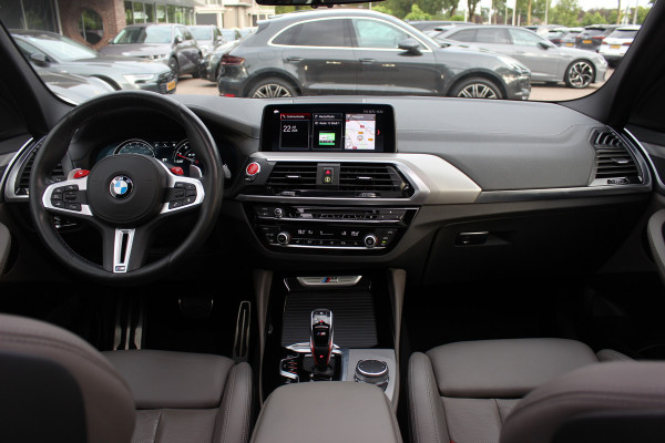 BMW X3 M / Trekhaak / Panoramadak / 360Camera / Head-up / Leder / Harman Kardon / 20'' / Stoelverwarming / Dodehoek / DAB / ACC