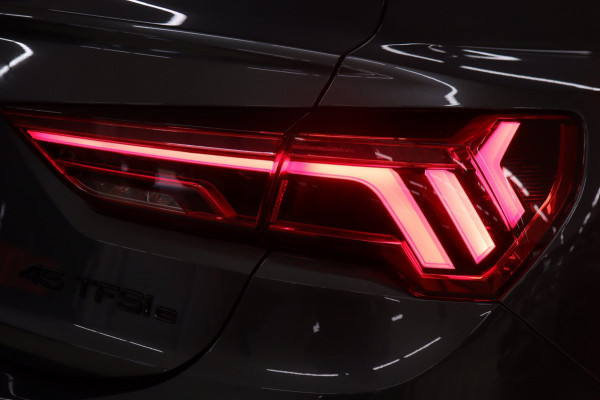 Audi Q3 45 TFSI e 3X S-Line /PANO/CARPLAY/KEYLES/STOELV/BOMVOL