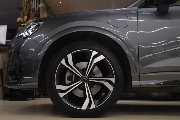 Audi Q3 45 TFSI e 3X S-Line /PANO/CARPLAY/KEYLES/STOELV/BOMVOL