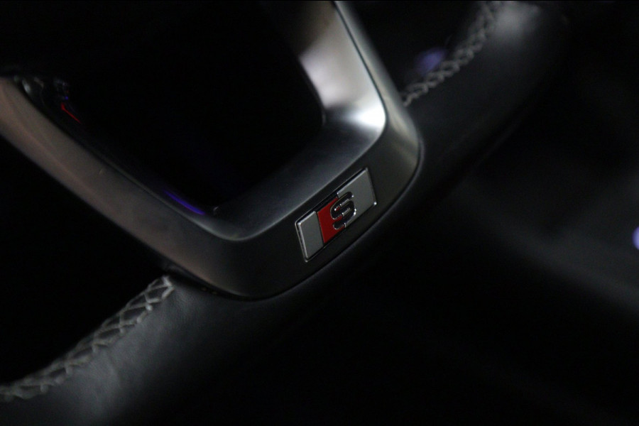 Audi Q3 45 TFSI e 3X S-Line /PANO/CARPLAY/KEYLES/STOELV/BOMVOL