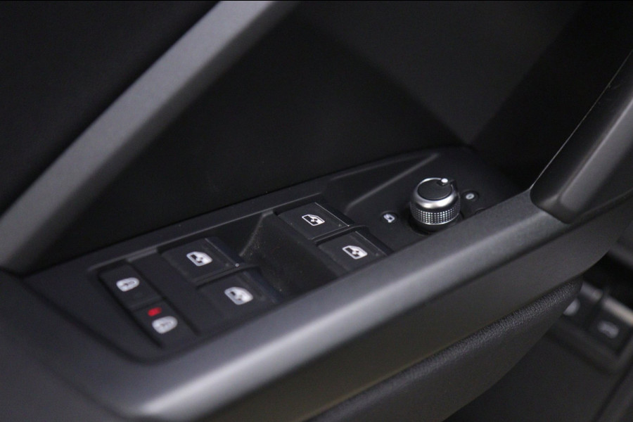 Audi Q3 45 TFSI e 3X S-Line /PANO/CARPLAY/KEYLES/STOELV/BOMVOL