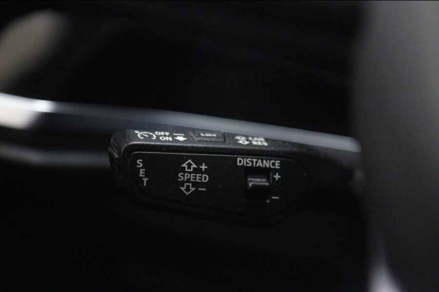 Audi Q3 45 TFSI e 3X S-Line /PANO/CARPLAY/KEYLES/STOELV/BOMVOL