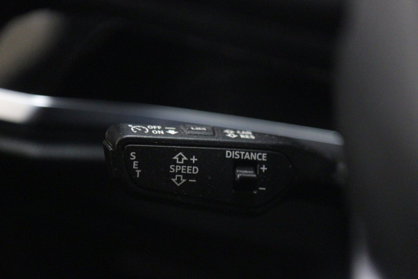 Audi Q3 45 TFSI e 3X S-Line /PANO/CARPLAY/KEYLES/STOELV/BOMVOL