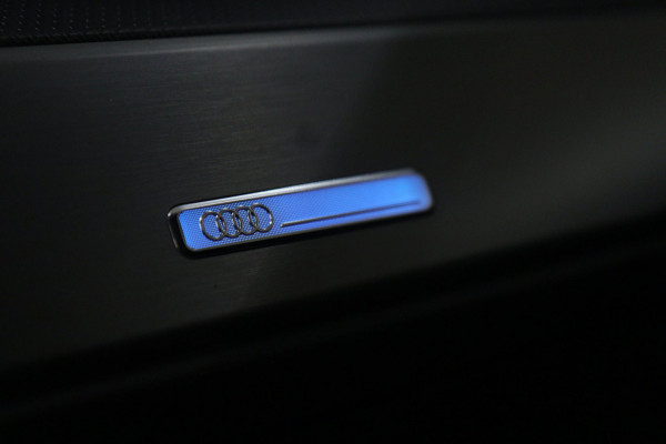 Audi Q3 45 TFSI e 3X S-Line /PANO/CARPLAY/KEYLES/STOELV/BOMVOL