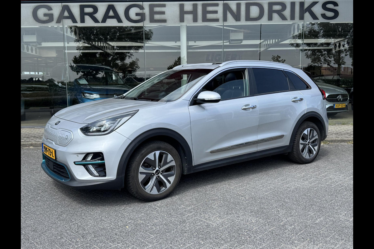 Kia e-Niro ExecutiveLine Sky 64 kWh | SOH: 93,9% | 3 Fase | Warmtepomp | Schuifdak | Adaptive CC | LED | Climate |
