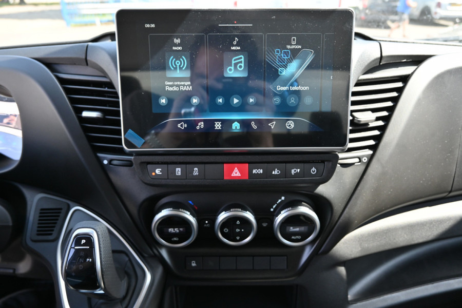 Iveco Daily 35S18 3.0 180 pk Hi-Matic Open laadbak ACC, Geveerde stoel, Apple Carplay/Android Auto