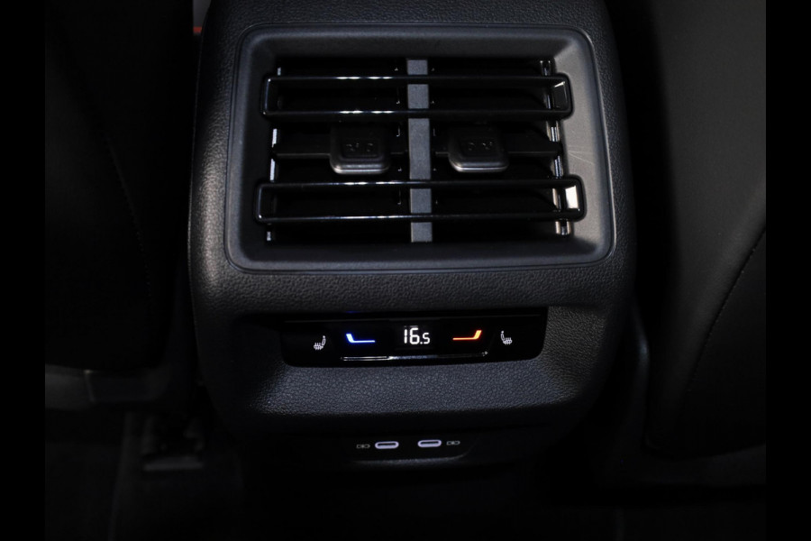 Volkswagen Tiguan 1.5 eHybrid R-Line Edition 204 pk Automaat (DSG) | Verlengde garantie | Navigatie | Trekhaak (wegklapbaar) | Parkeersensoren (Park assist) | Rondomzicht camera | Black Style pakket | R-Line |