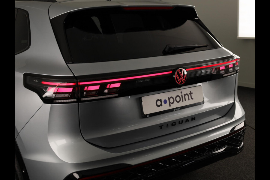 Volkswagen Tiguan 1.5 eHybrid R-Line Edition 204 pk Automaat (DSG) | Verlengde garantie | Navigatie | Trekhaak (wegklapbaar) | Parkeersensoren (Park assist) | Rondomzicht camera | Black Style pakket | R-Line |