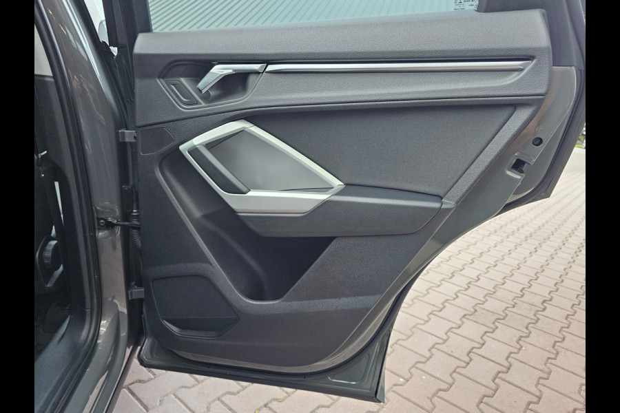 Audi Q3 35 TFSI S edition | Automaat | Navi | Pano | Virtual cockpit | Camera | Keyless |