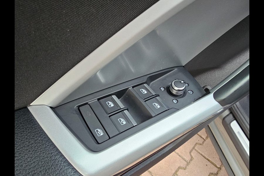 Audi Q3 35 TFSI S edition | Automaat | Navi | Pano | Virtual cockpit | Camera | Keyless |