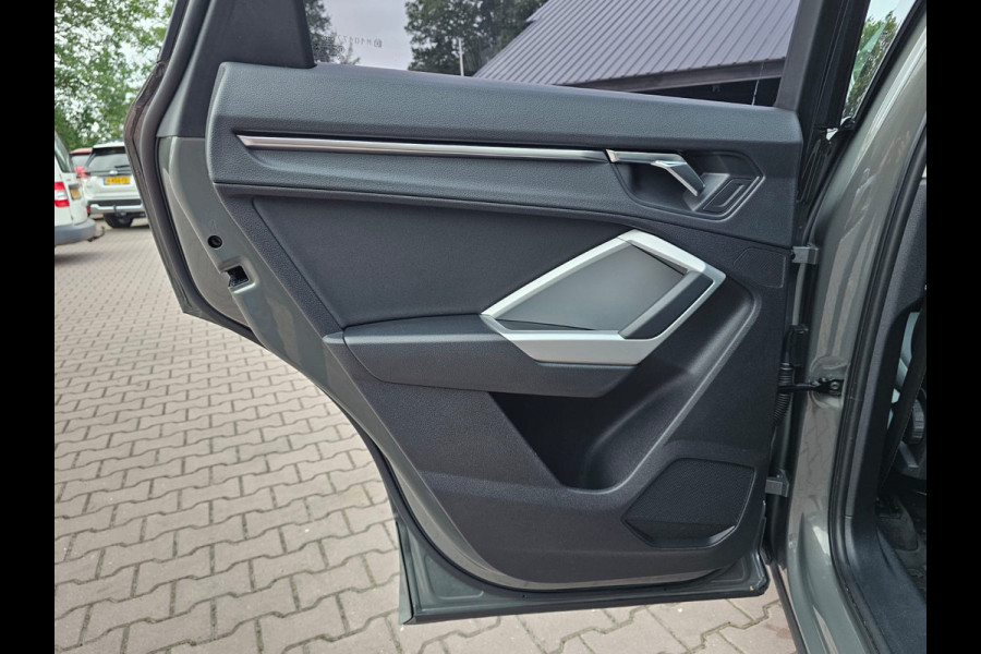 Audi Q3 35 TFSI S edition | Automaat | Navi | Pano | Virtual cockpit | Camera | Keyless |