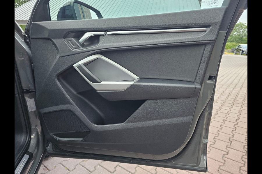 Audi Q3 35 TFSI S edition | Automaat | Navi | Pano | Virtual cockpit | Camera | Keyless |