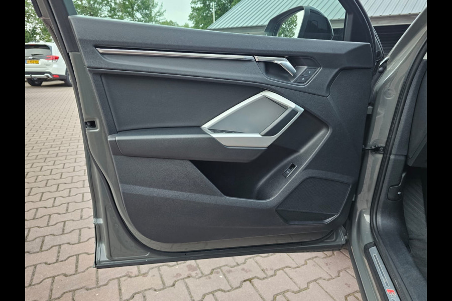 Audi Q3 35 TFSI S edition | Automaat | Navi | Pano | Virtual cockpit | Camera | Keyless |